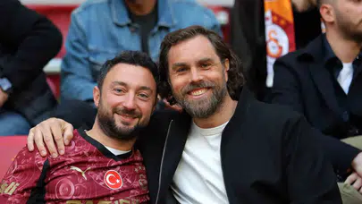 Samsunspor deplasmanı öncesi RAMS Park karnaval yerine döndü: 32 bin taraftar şampiyonluk ateşini yaktı