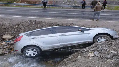 Hakkari’de korkutan kaza: Kontrolden çıkan otomobil kanala uçtu