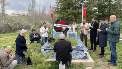 Görevi başında hayattan koparılan veteriner hekim Volkan Lale unutulmadı: Meslektaşları onu mezarı başında andı