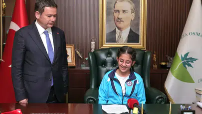 Osmangazi’de 23 Nisan coşkusu: Başkan koltuğunu minik başkanlara emanet etti