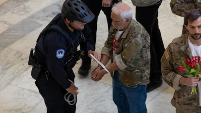 Başkentte kelepçeli protesto: Gaziler İran savaşına 'dur' dedi!
