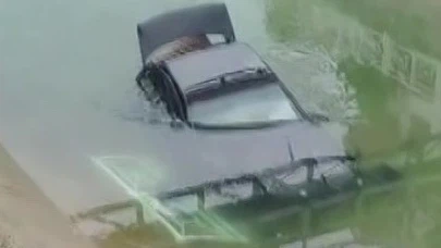 Adana’da otomobil sulamana kanalına düştü