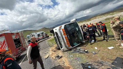 Diyarbakır'da can pazarı! Yolcu otobüsü şarampole devrildi