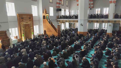 Eğitim camiası yas tutuyor: Van'da gıyabi cenaze namazı kılındı!