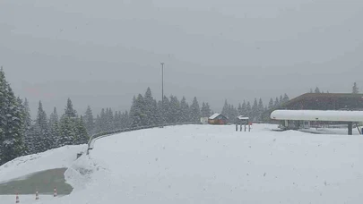 İlkbahar yerini kışa bıraktı, turizm alanı yeniden beyaz örtüyle kaplandı
