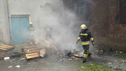 Ünye'de market deposunda korkutan yangın: İtfaiye alevleri binalara sıçramadan durdurdu