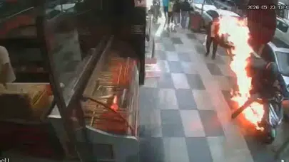 Sipariş teslimine çıkacaktı: Marşa basmasıyla motosiklet alev topuna döndü