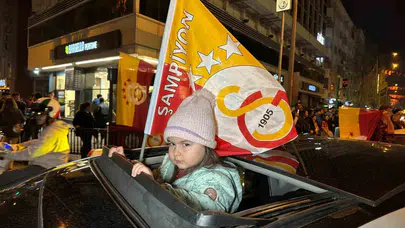 Uşak’ta sarı-kırmızı gece: Şampiyonluk kutlamaları meydanlara taştı