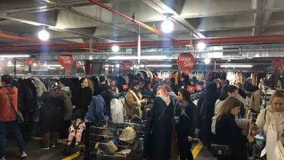 Bahçelievler’de indirim izdihamı: Kapılar açıldı, vatandaşlar mağazalara akın etti