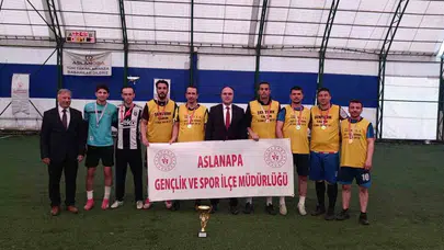 Aslanapa’da şampiyon belli oldu: Kupayı Milli Eğitim kaptı