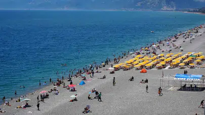 Turizmin başkentinde bayram bereketi: Termometreler 27 dereceyi gösterince sahiller doldu taştı