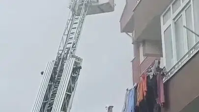Gebze’de korku dolu anlar: 5 katlı binanın çatısı alevlere teslim oldu