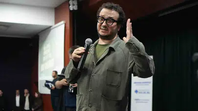Prof. Dr. Oytun Erbaş'tan Ebeveynlere Sert Uyarı: Çocuklarınızı Şımartmayın, Sosyal Medyadan Uzak Tutun