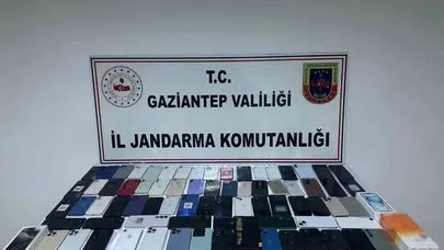 Gaziantep'te kaçakçılara geçit yok: İş yerinden servet değerinde telefon çıktı