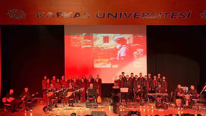 Kars'ta gönüllere dokunan gece: Anadolu'nun kadim nefesi sahnede hayat buldu