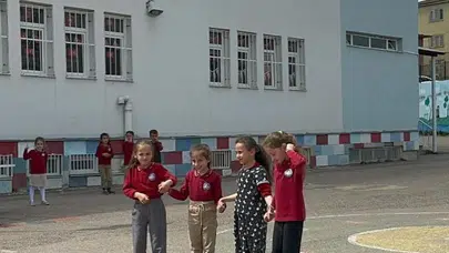 Ders kitaplarının ötesinde bir eğitim: Aydıntepe’de minikler yardımlaşmayı parkurlarda keşfetti