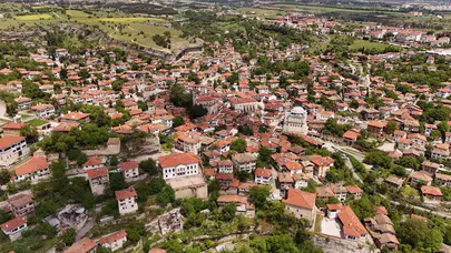Zaman tünelinden çıkmış gibi: Safranbolu bayram tatilinde yüzde yüz doluluğa koşuyor