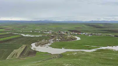 Kars’ta 30 yıllık kabus: Karahan Çayı taştı, tarım arazileri göle döndü