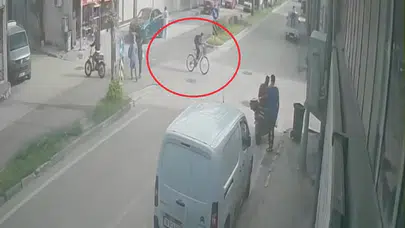 Bursa’da korku dolu anlar: Yol ortasında ne yapacağını şaşırdı, motosikletliyle böyle çarpıştı
