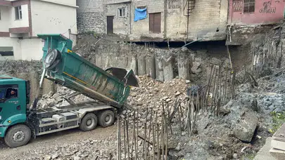 Hakkari’de korku dolu saatler: Temel kazısı binaları uçurumun kenarına getirdi
