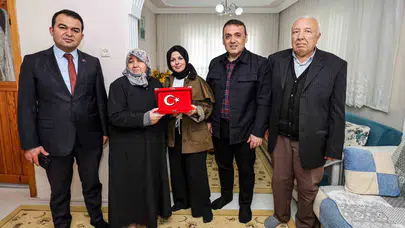 Şehit ailesine anlamlı ziyaret: Vali Sözer'den "emanetiniz emanetimizdir" mesajı