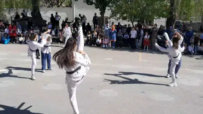 Kayseri'de miniklerin spor tutkusu tekvando gösterisiyle alevlendi: Kartal dansı büyüledi