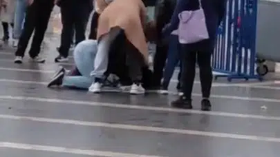 Bursa’da vicdanları sızlatan anlar: Engelli satıcıya meydan ortasında acımasız saldırı