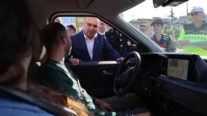 Giresun'da bayram mesaisi: Vali Koç'tan sürücülere tatlı ikramı ve kritik uyarılar