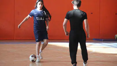 Zil çaldıktan sonra eve değil spor salonuna koşuyorlar: Bir öğretmenin 13 yıllık fedakarlığı şampiyonluk getirdi