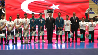 Van’da bayram havası: Gençler 19 Mayıs’ı spor ve sanatla kutladı