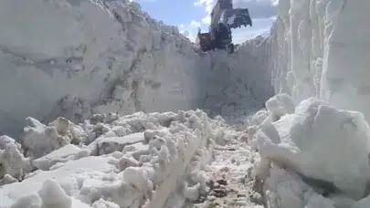 Beytüşşebap’ta 7 metrelik kar duvarları: Göçerlerin yolu için dev mesai