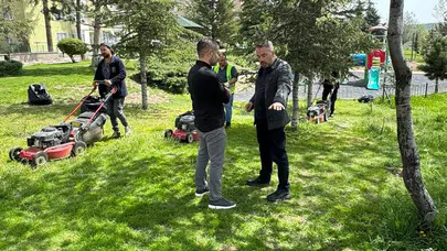 Pursaklar’da yaza hazırlık mesaisi: Parklar çiçek açıyor, ilçe nefes alıyor