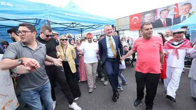Kocaeli'de unutulmaz gün: 35 özel genç askerlik heyecanını kına ve halaylarla yaşadı