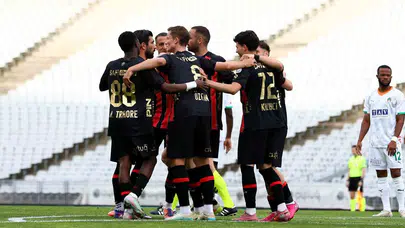 Karagümrük sezonu galibiyetle kapattı: Larsson sahneye çıktı, Alanyaspor eli boş döndü