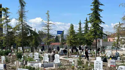Çorum’da bayram öncesi hüzünlü yoğunluk: Gurbetçiler ve hemşehriler kabir başlarında buluştu