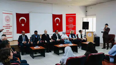 Bayramın en güzel yüzü huzurevinde görüldü: Vali Sözer büyüklerin gönlünü aldı