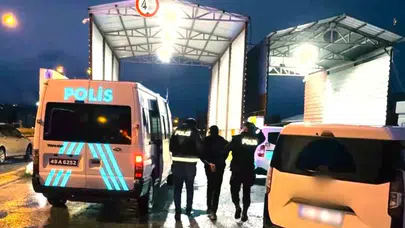 Muş’ta gece yarısı operasyonu: Kaçak göçmenleri taşıyan araçlar kıskıvrak yakalandı