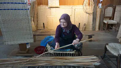 Plastik dünyasına karşı yarım asırlık direniş: Zuhal Narin el emeğiyle geleneği yaşatıyor