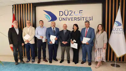 Düzce Üniversitesi'nde emekler karşılıksız kalmadı: Başarılı personel ödüllendirildi