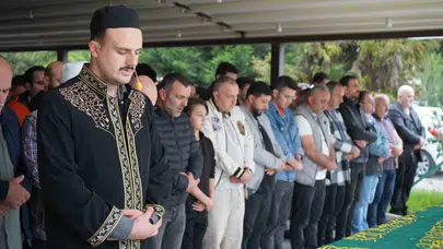 Tıp dünyasını yasa boğan veda: Genç doktor adayı memleketinde toprağa verildi