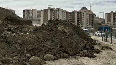 Yüksekova’da 30 günlük çile: Pizok yolundaki heyelan bölge halkını isyan ettirdi