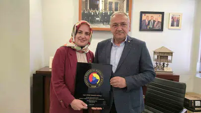 Ardeşen'in emektar ismi zirvede: 30 yıllık kariyerini Cumhurbaşkanı'nın elinden aldığı ödülle taçlandırdı