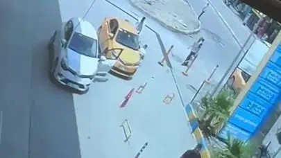 Trafikte dehşet anları: Konuşmak için durduğu sürücü tarafından 5 yerinden bıçaklandı