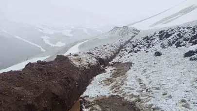 Baharın son gününde kıştan kalma görüntüler: Ağrı'da mevsimler birbirine karıştı