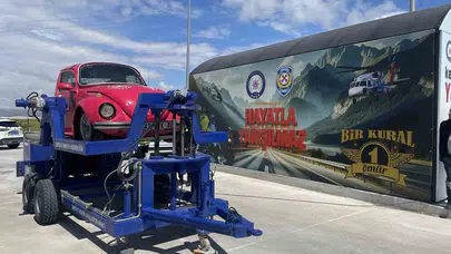 Konya yollarında bayram mesaisi: Sürücüler 'yaşam tüneli' ile hem dinleniyor hem bilinçleniyor
