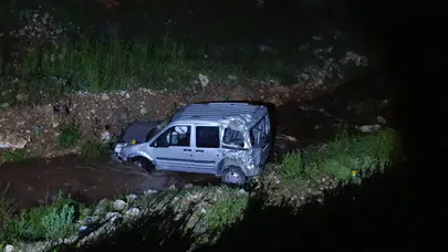 Malatya yolunda korku dolu anlar: Direksiyon hakimiyetini kaybeden sürücü dereye uçtu