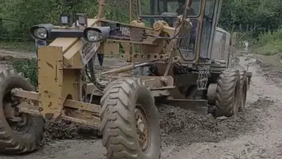 Samsun’da yağmurun vurduğu mahallede ekipler zamanla yarıştı: Yollar kısa sürede onarıldı