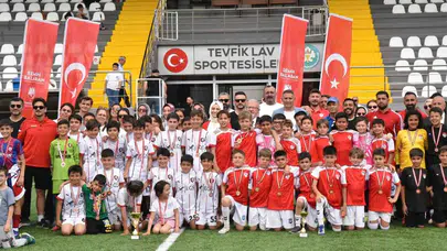 Geleceğin yıldızları Tevfik Lav'da buluştu: 19 Mayıs coşkusu yeşil sahalara taştı
