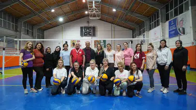 Evinin Sultanları sahaya indi: 55 yaşında voleybola başladı, hayatı değişti