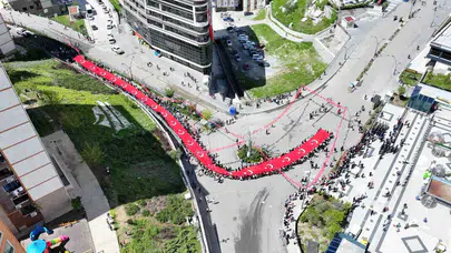 Şırnak’ta 19 Mayıs coşkusu: 115 metrelik dev bayrakla şehir merkezinde görsel şölen
